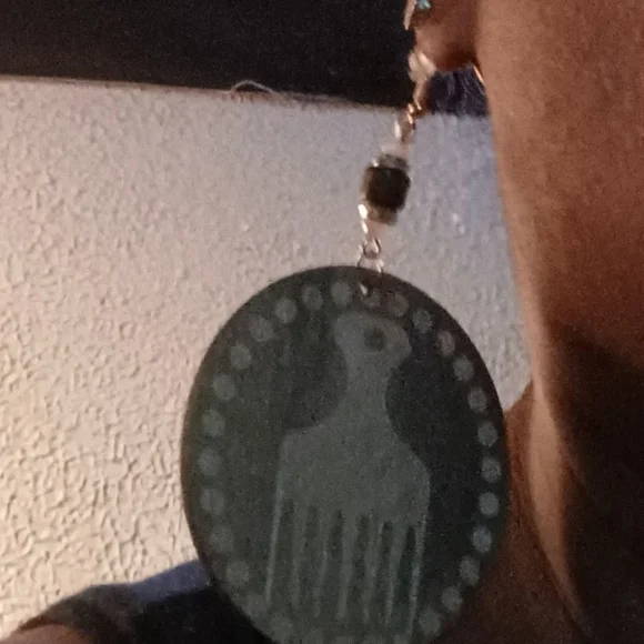 Afrocentric wooden afro pick earrings - Picture 2 of 2